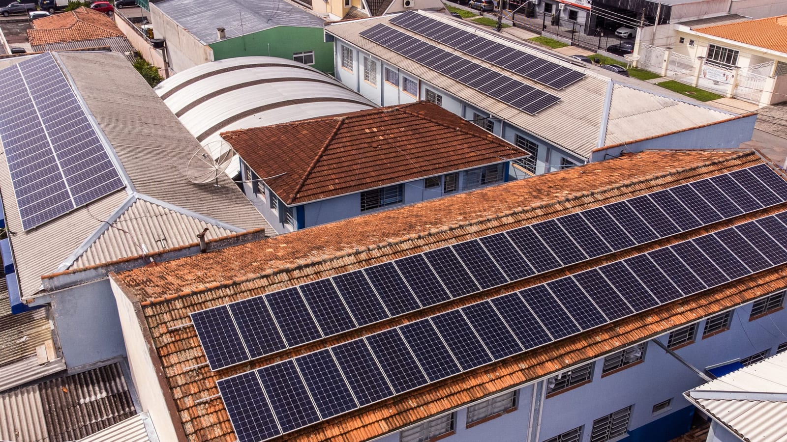 Painéis solares da Escola Sebastião Paraná
